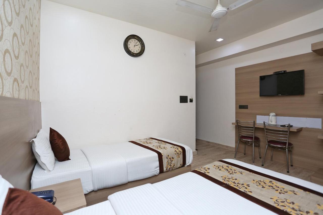 Capital O 5663 Gs Inn Chinhat Εξωτερικό φωτογραφία