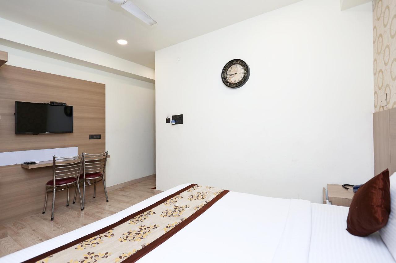 Capital O 5663 Gs Inn Chinhat Εξωτερικό φωτογραφία