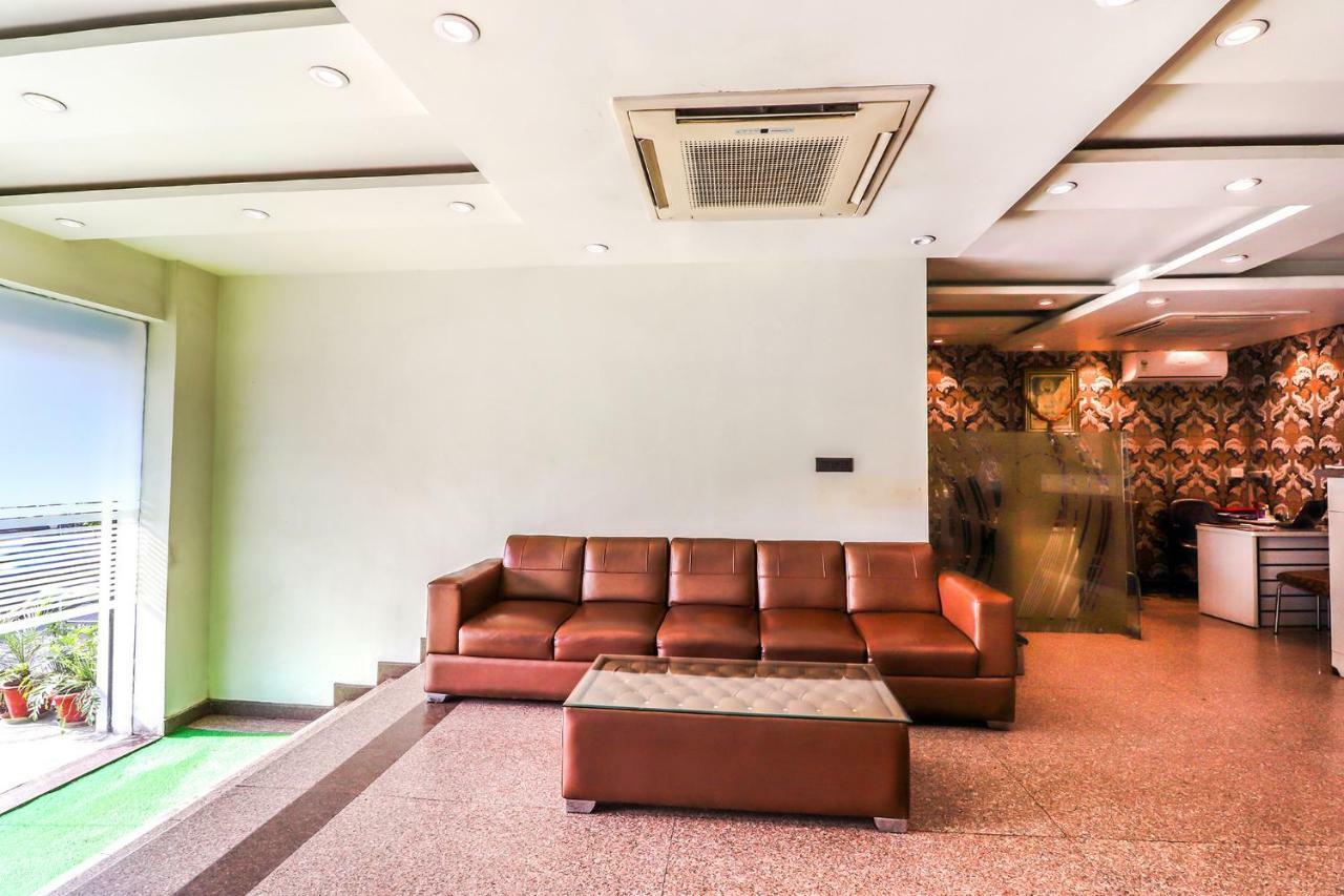 Capital O 5663 Gs Inn Chinhat Εξωτερικό φωτογραφία